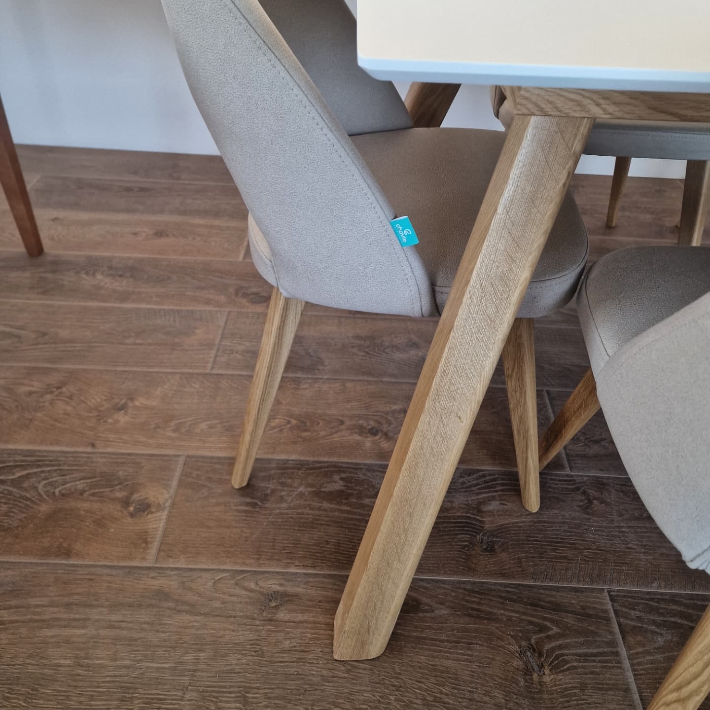 Трпезариска маса Ариа / Trpeazriska masa Aria
Dinning Table Aria / Miza jedilna in stoli Aria